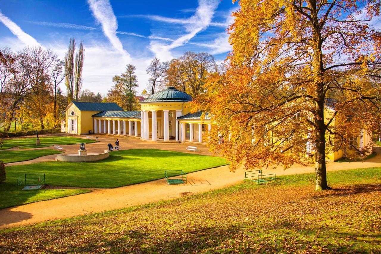 Hotel Davinci Marianske Lazne Bagian luar foto